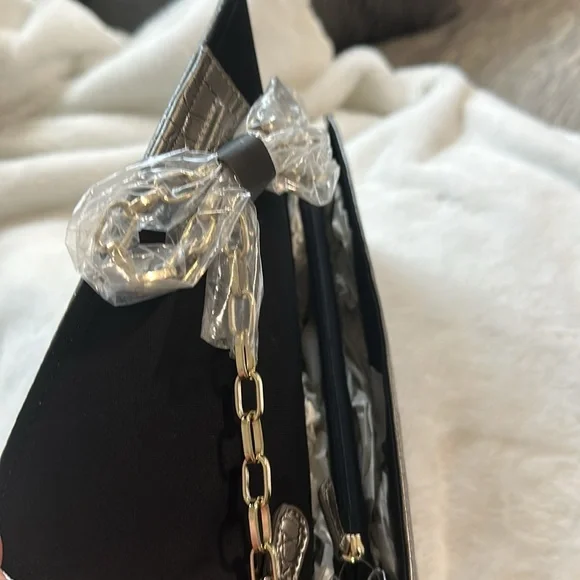 NWT Loft Silver Croc Embossed Clutch with Gold Chain Strap Brand New Never Used - Picture 4 of 4